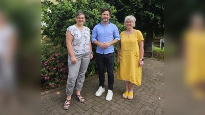 V.l.: Melanie Pfannkuche, Samtgemeindebürgermeister Tino Wenkel und Andrea Warnecke. (Foto: privat)