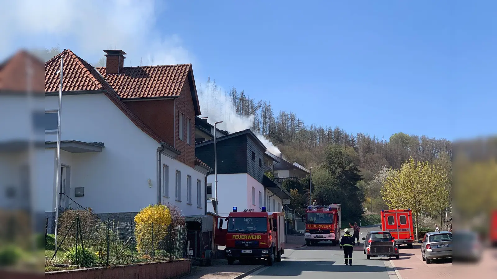 Ca. 60 Einsatzkräfte konnten beim Brand in dalhausen schlimmeres verhindern. (Foto: Foto: Alexander Böning / Feuerwehr Beverungen)
