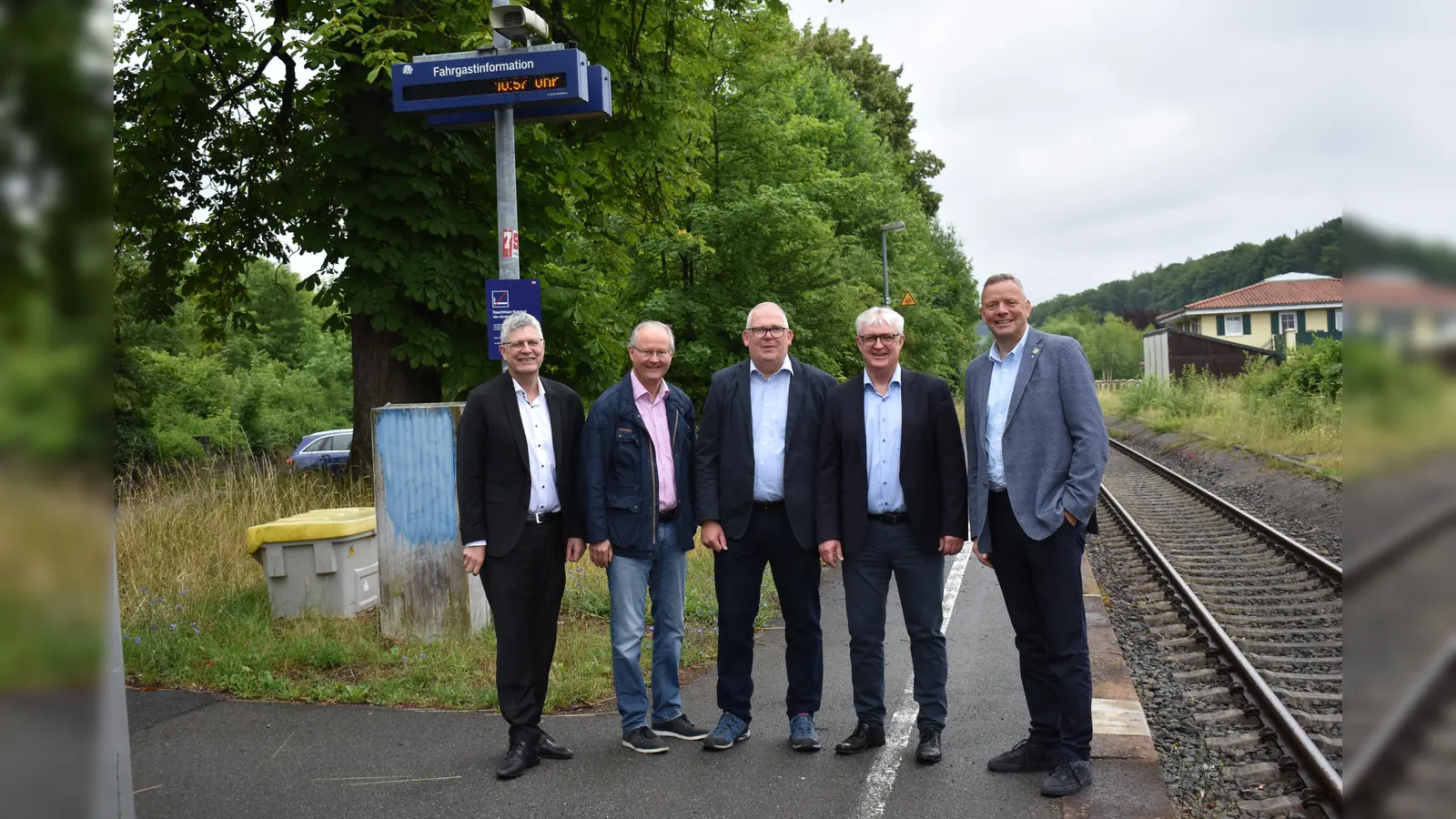 Lokaltermin am Wehrdener Haltepunkt: (v.l) Christian Haase, Hubertus Grimm, Wolfram Rode, Günter Weskamp und Matthias Goeken.<br><br>  (Foto: Günter Weskamp)