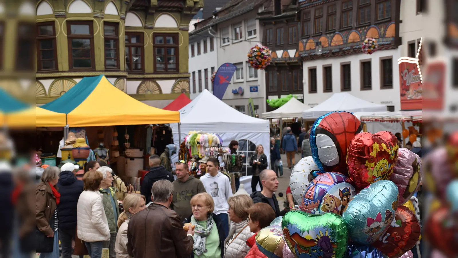 Belebte Fußgängerzone: Zu Huxori versammelt sich stets großes Publikum. (Foto: Barbara Siebrecht)