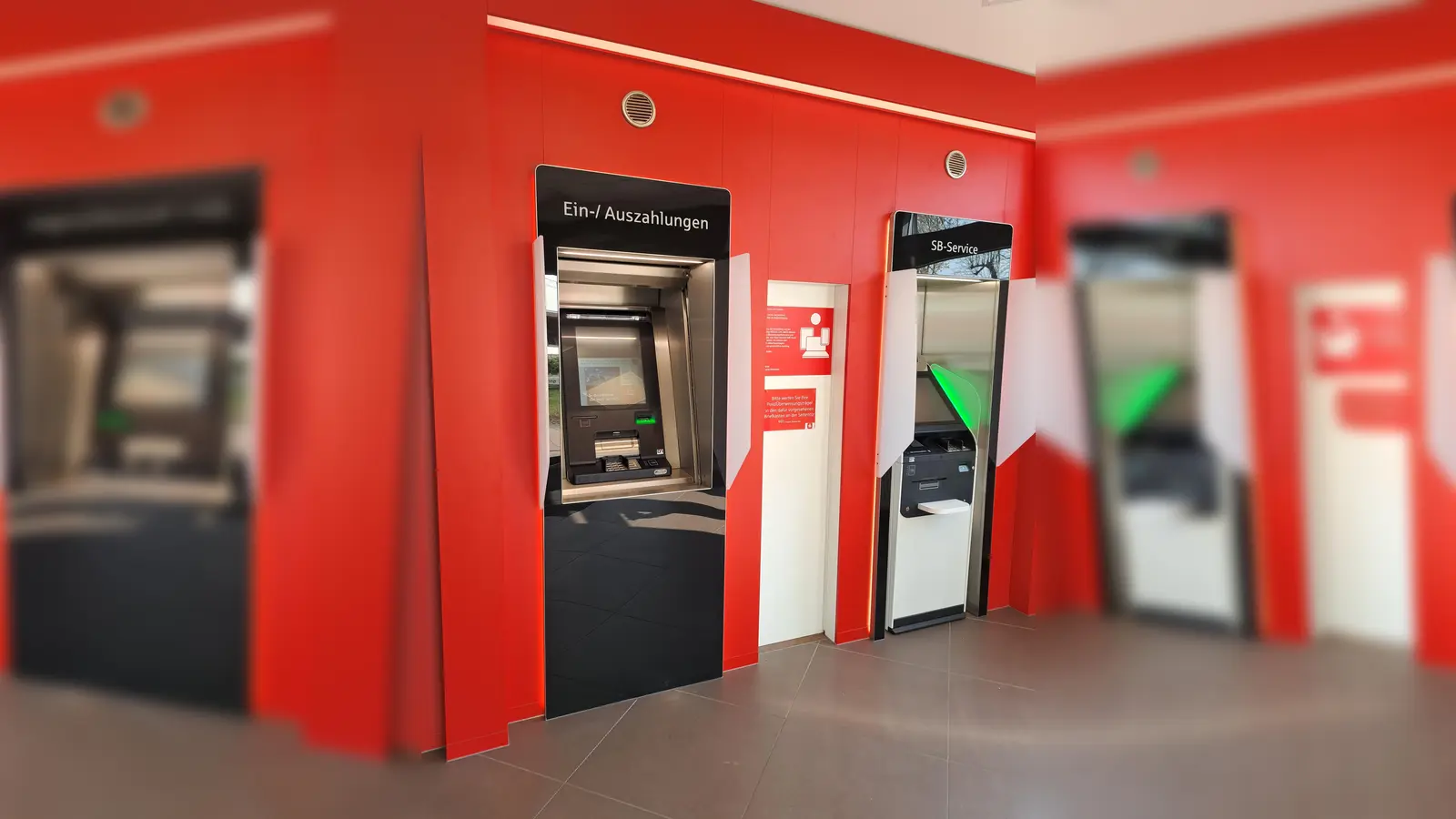 Selbstbedienungstechnik in einer Sparkassenfiliale. (Foto: privat)