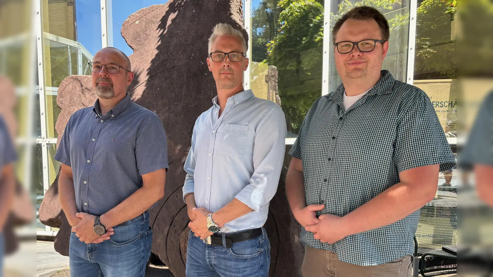 Neue und alte Gesichter bei den Bezirkschornsteinfegern: (v.l.) Thomas Turetzek, René Köhler und Danny Kestner. (Foto: Landkreis Holzminden)