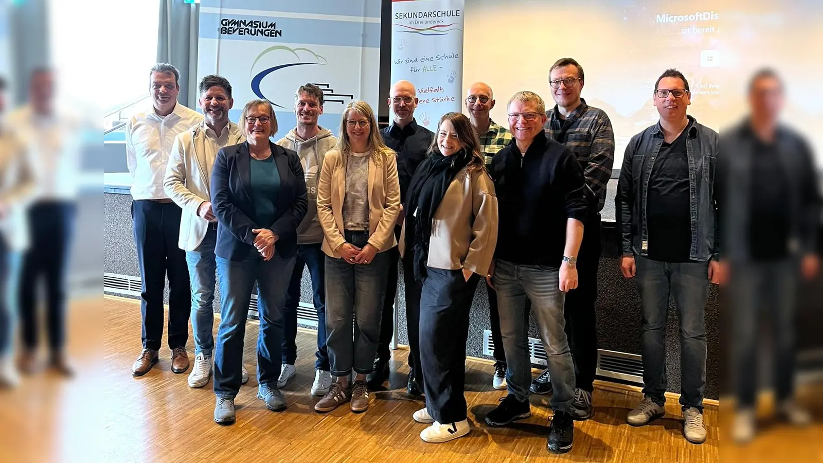 Thorsten Kittel (stellv. Schulleiter Gymnasium), Tino Wenkel (Bürgermeister), Helga Lange (Schulleiterin Sekundarschule), Marius Puchta (Digitalisierungsbeauftragter Sekundarschule), Tanja Rencker (Didaktische Leitung, Sekundarschule), Michael Becker (Medienberater), Daniela Schiller (BNE-Prozessbegleitung), Markus Spieker (Medienberater), Christian Schlenke (BNE-Prozessbegleitung), Franz Kanne (Digitalisierungsbeauftragter Gymnasium) Alexander Pieper (Medienberater) (Foto: Tanja Renker)
