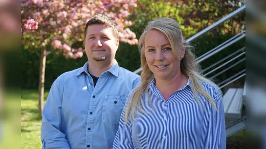Ehrenamtsmanagerin Katharina Serinelli und ihr Kollege Sascha Atteln sind das Team der Geschäftsstelle Ehrenamt des Kreises Höxter. (Foto: Kreis Höxter)
