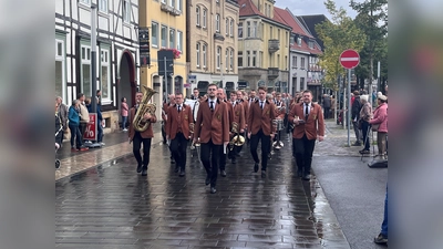 Umzug der Blaskapellen im Rahmen der Warburger Oktoberwoche. (Foto: Julia Sürder)