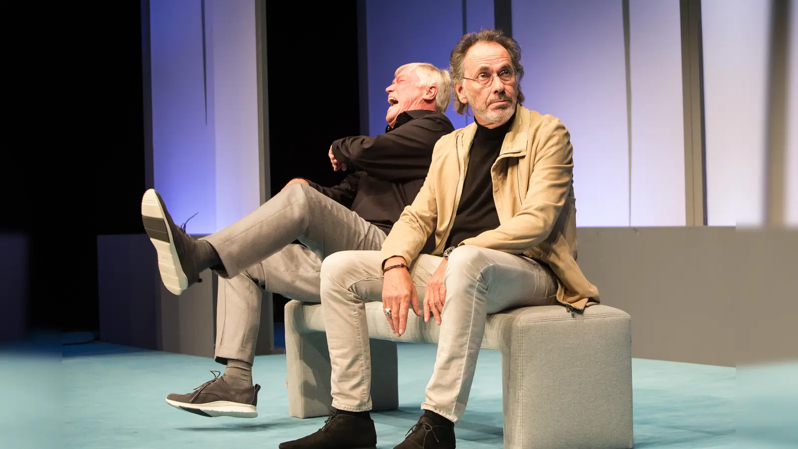 Jochen Busse (l.) und Hugo Egon Balder in der fetzigen Boulevardkomödie „Komplexe Väter“. (Foto: Bo Lahola)