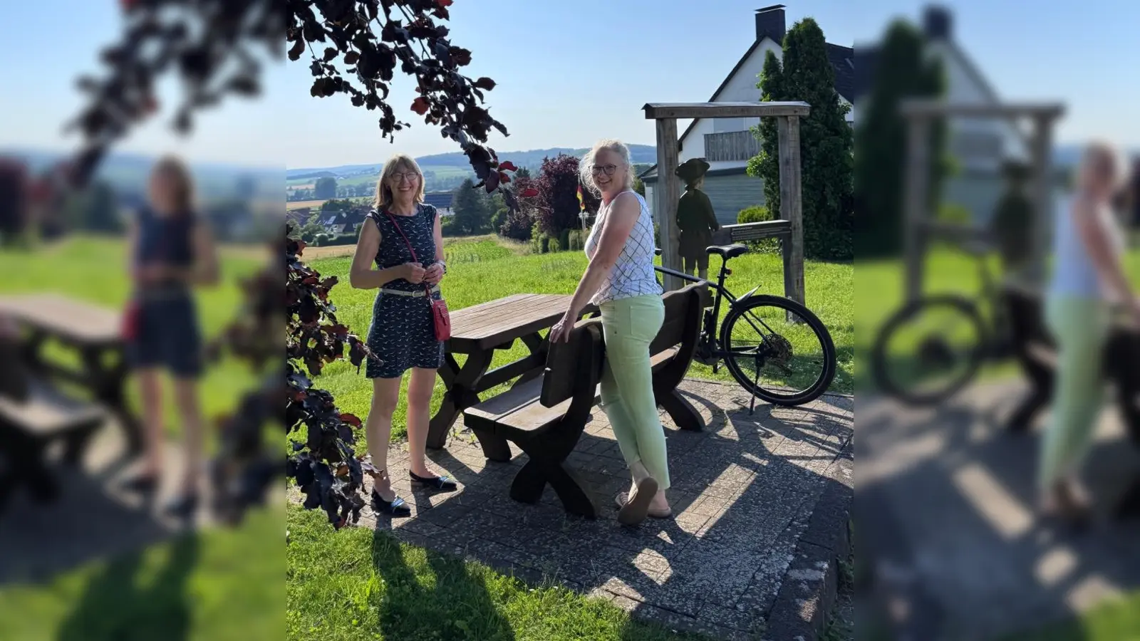 Monika Hetzler (rechts) und Hannelore Schulz-Scheifers vom Initiativteam „Offener Treff Nörde“ haben für die Realisierung des „Schlaun-Blicks“ gesorgt. (Foto: privat)
