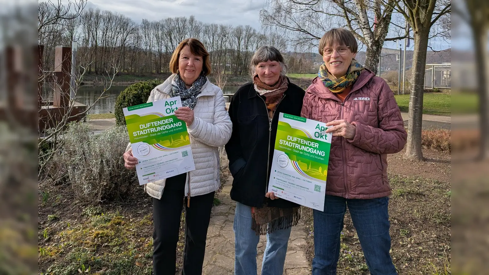 Die Stadtführerinnen Marion Lampe, Elisabeth Kilian und Ruth Koßmann (v. l.) kennen Holzminden wie ihre Westentasche. (Foto: Stadtmarketing Holzminden GmbH)