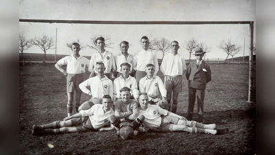  Fußball-Mannschaft der DJK Vörden. (Foto: Bildarchiv des Heimat- und Kulturvereins Marienmünster; Original von Elisabeth Bredenhöller, 1933)