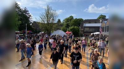 „Die bei den Wölfen tanzen“ - Line Dance Event im Solling. (Foto: privat)