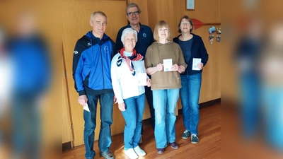Wanderfahrten-Abzeichen erhielten (v.l.) Vladimir Diener, Tatiana Diener, Ralph Zell, Ursula Rössing und Grit Graefe. (Foto: privat)