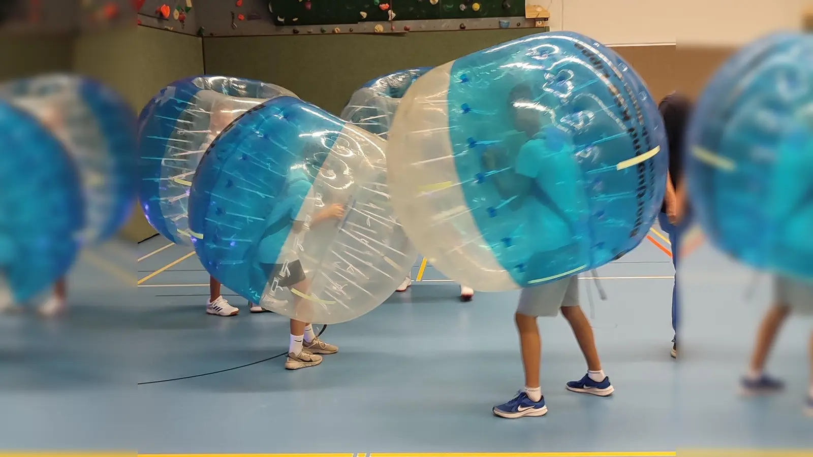 Beim Bubble Soccer gibt es signifikante Unterschiede zum üblichen Fußball. (Foto: privat)
