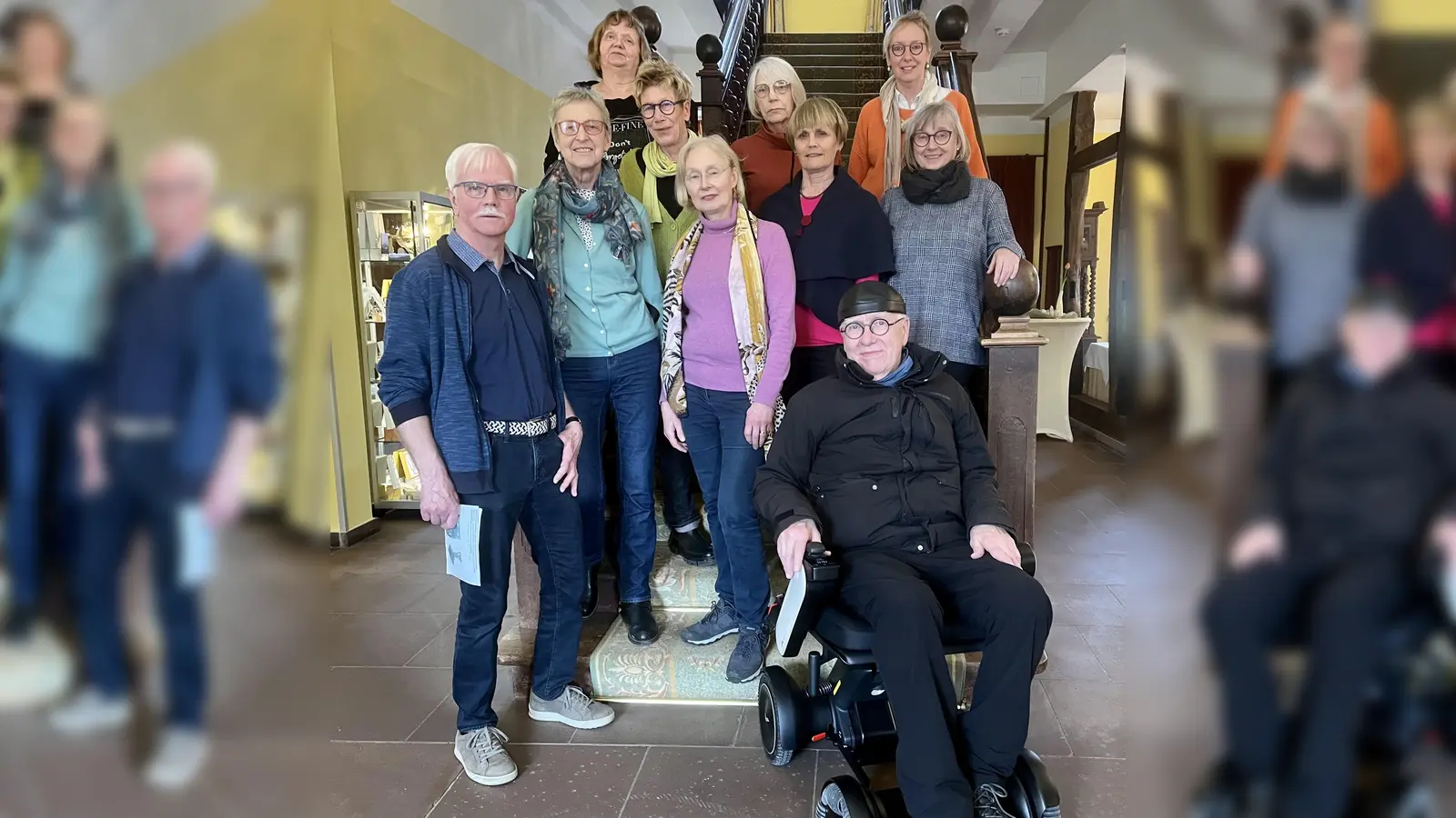 Neuer Vorstand (v.l.): Hubertus Backhaus, der kenntnisreich durch die Ausstellung führte, Vera Jeserich, Cornelia Appel, Heidi Lange-Kallerhoff, Bringfriede Fokken-Eichner, Charlotte Heuel, Albert Schriefer, Elisabeth Jux-Hiltrop und Sabine Erdmann. Ursula Rücker und Ingrid Heuchel fehlen auf dem Foto. (Foto: privat)