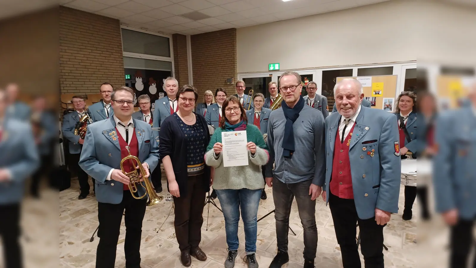 Ein starkes Team für die musikalische Bildung in Lüchtringen: Christoph Missing (Blaskapelle), Klaudia Knapp (Musikschule), Claudia Iffland (Projekt Begegnung), Elmar Happe (Grundschule) und Godehard Christoph (Blaskapelle). (Foto: Stadt Höxter)