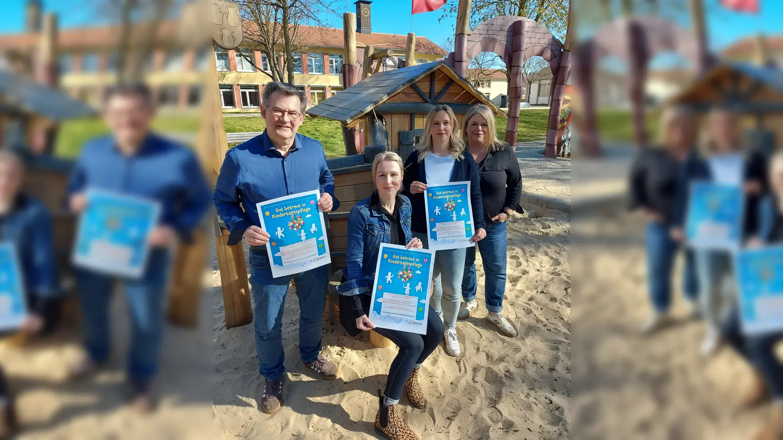 Der Kreis Höxter beteiligt sich mit drei Kinderspielaktionen in Warburg, Steinheim und Bad Driburg. Auf rege Resonanz setzen (v.l.): Christian Rodemeyer (Leiter der Abteilung Kinder, Jugend und Familie beim Kreis Höxter) sowie Stephanie Werk-Ferber, Katharina Sinn und Christina Westermeier (pädagogische Fachberaterinnen für Kindertagespflege beim Kreis Höxter). (Foto: Kreis Höxter)