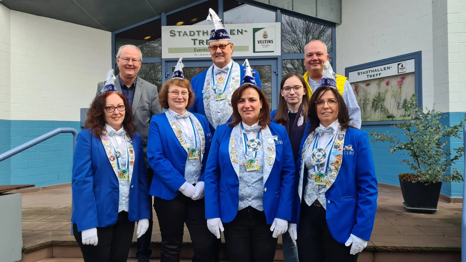 Vorstellung neues Rosenmontagskonzept: (v.l.) Sonja Kriwet, Bürgermeister Hubertus Grimm, Martina Bönning, Präsident Friedhelm Dierkes, Linda Block, Charlotte Haake, Bürgermeister Werner Tyrasa und Christiane Welling. (Foto: Peter Vössing)