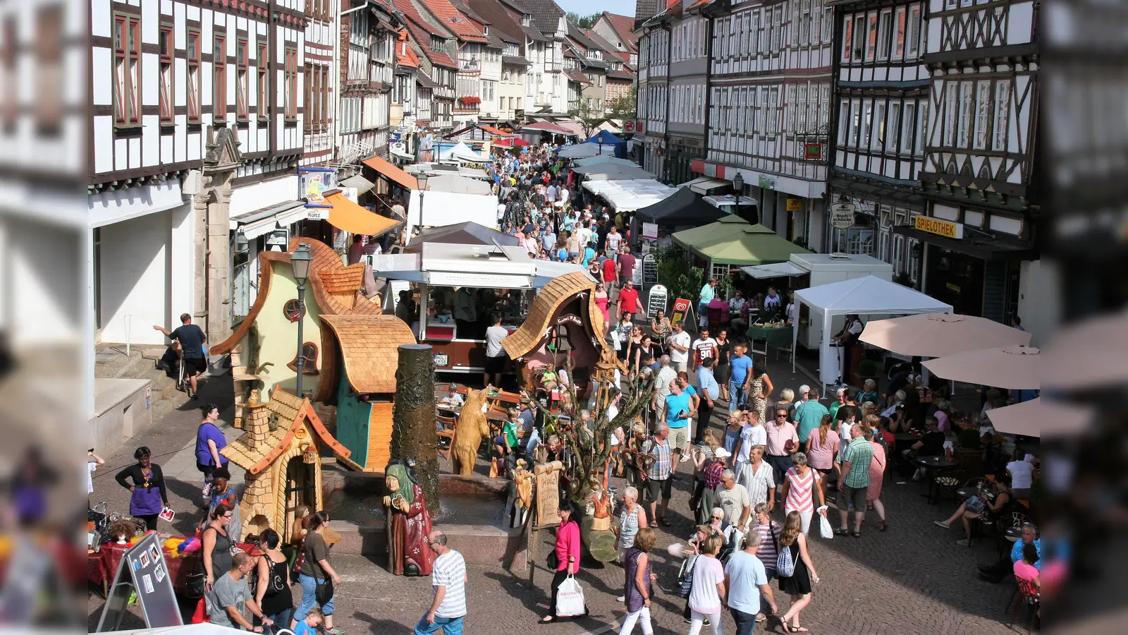 Auf dem Pekermarkt. (Foto: Touristik-Information Uslar, T. Schminke)