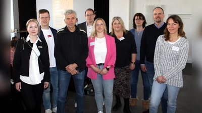 Führten durch den Fachtag „Das Kind, das aus dem Rahmen fällt“ (v.l.): Stephanie Werk-Ferber (Fachberatung Kindertagespflege Kreis Höxter), Michael Schabedoth (Abteilung Bildung und Integration des Kreises Höxter), Hauptreferent Klaus Kokemoor und Autor des Buches „Das Kind, das aus dem Rahmen fällt“, Katharina Sinn und Christina Westermeier (beide Fachberatung Kindertagespflege Kreis Höxter), Dominic Gehle (Abteilungsleiter Bildung und Integration) und Eva Lisa Mlody (Abteilung Bildung und Integration des Kreises Höxter). (Foto: Kreis Höxter)