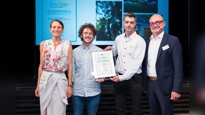 Den mit 10.000 Euro dotierten Klima.Sieger „Sonderpreis für Engagement und Kommunikation“ durfte der Förderverein JDAV Nord e.V., eine Jugendorganisation des Deutschen Alpenvereins, aus der Samtgemeinde Eschershausen-Stadtoldendorf entgegennehmen. (Foto: Westfalen Weser)