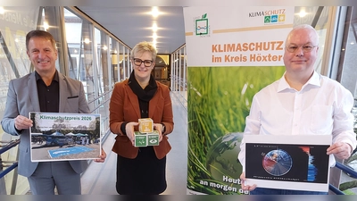 Auf zahlreiche Bewerbungen um den Klimaschutzpreis 2026 freuen sich (v.l.) Landrat Michael Stickeln, die Leiterin des Fachbereichs Umwelt, Bauen und Geoinformationen des Kreises Höxter, Dr. Kathrin Weiß, und Frank Segin vom Klimaschutzteam des Kreises Höxter. (Foto: Kreis Höxter)