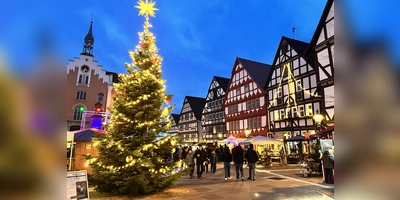 Weihnachtsmarkt in Hofgeismar am zweiten Adventswochenende.  (Foto: Julia Sürder)