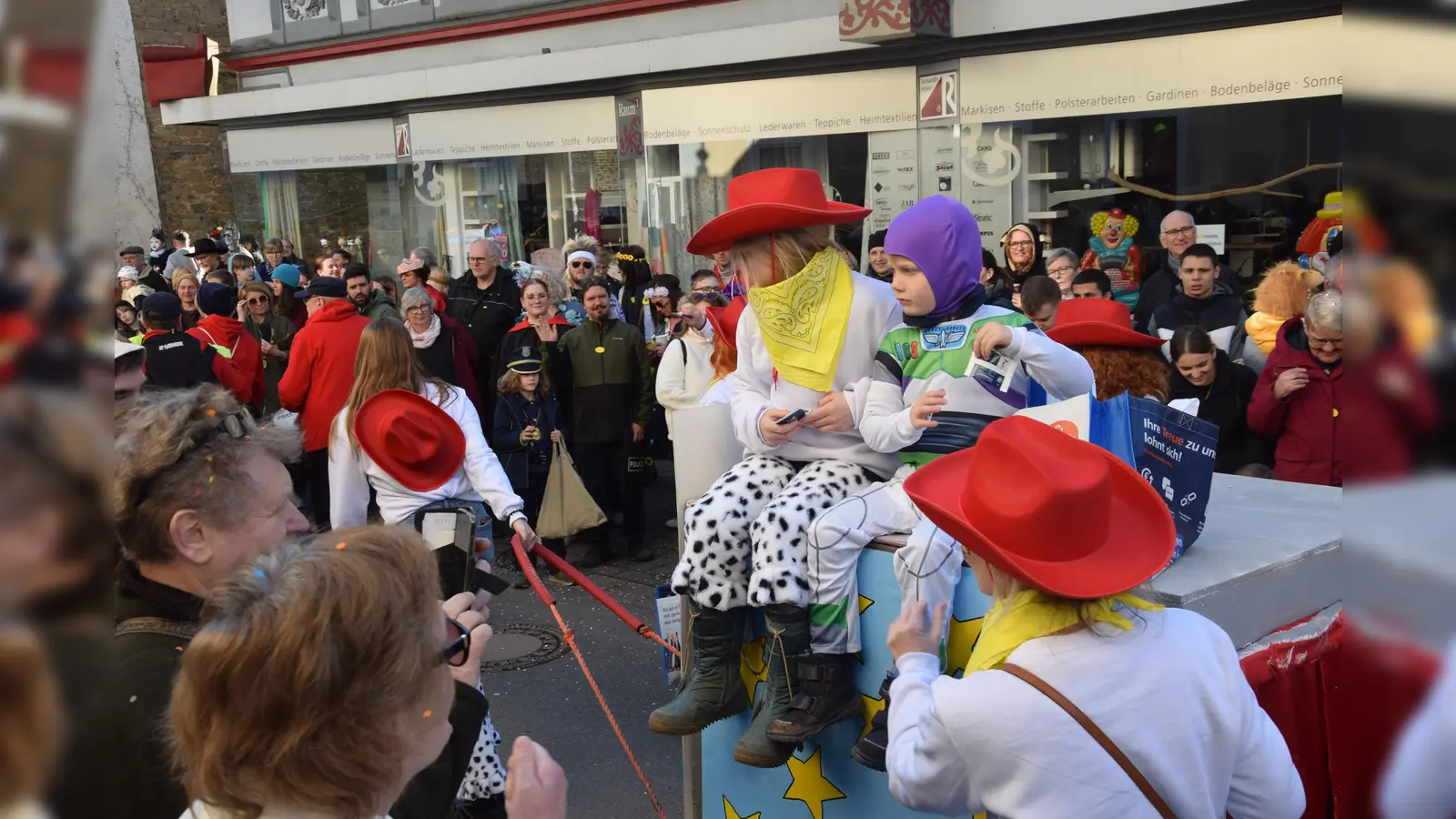 Auf Steinheims Straßen gings mal wieder besonders lustig zu. (Foto: Marc Otto)