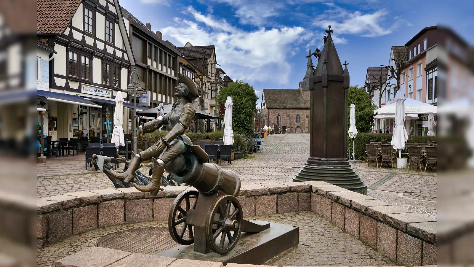 Der Münchhausen-Brunnen wird Schauplatz musikalischer Auftritte. (Foto: Samtgemeinde Bodenwerder-Polle/ Rolf Sander)