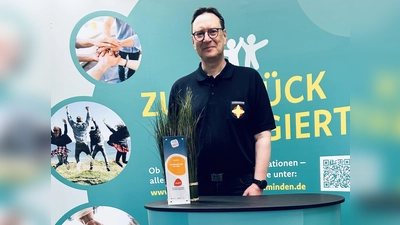 Martin Böker von der Notfallseelsorge des Landkreises Holzminden (Preisträger 2023) motiviert alle Ehrenamtlichen zur Teilnahme am Wettbewerb. (Foto: ZEE / privat)