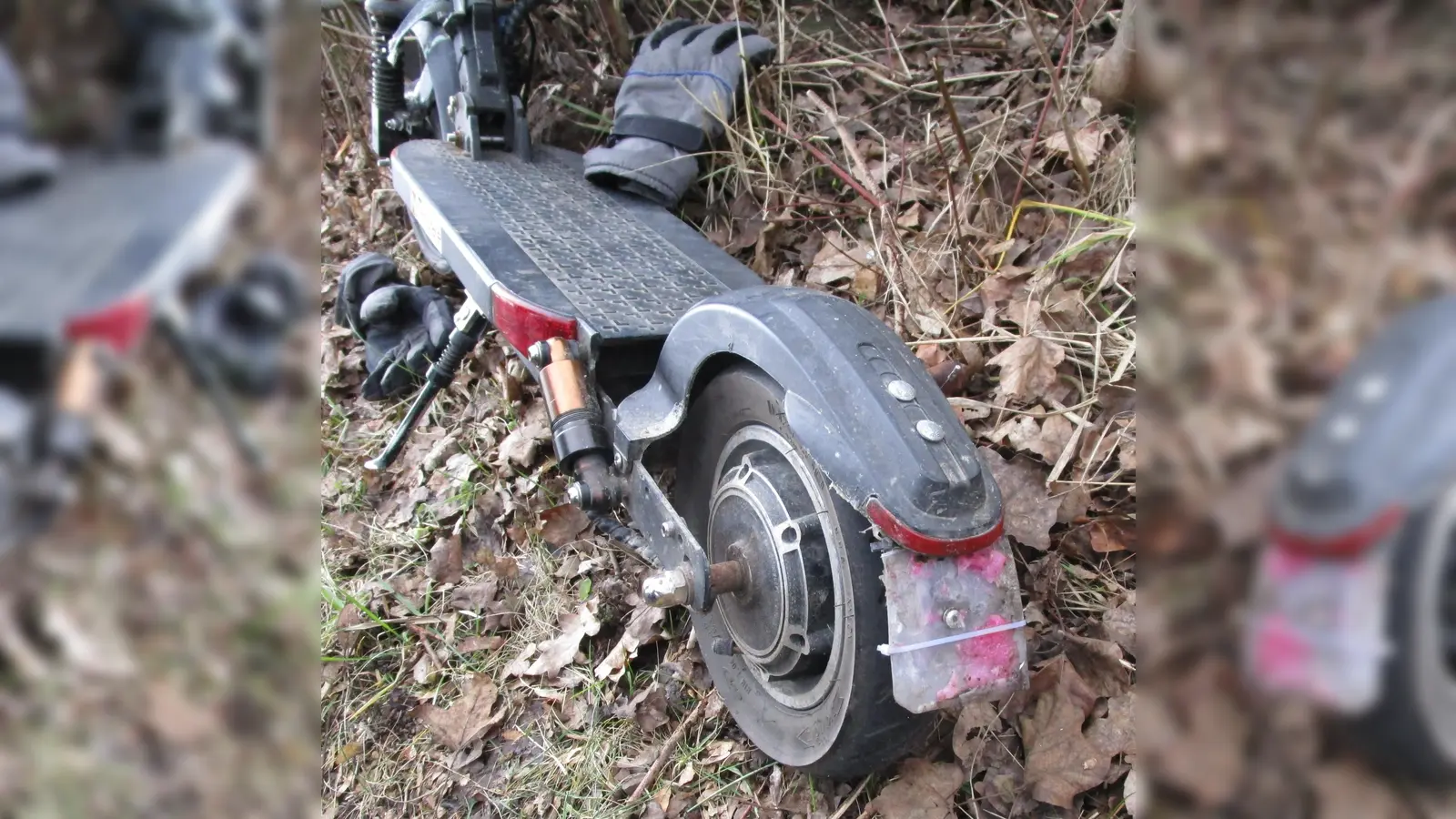 Am E-Scooter war kein Versicherungskennzeichen. (Foto: Kreispolizeibehörde Höxter)